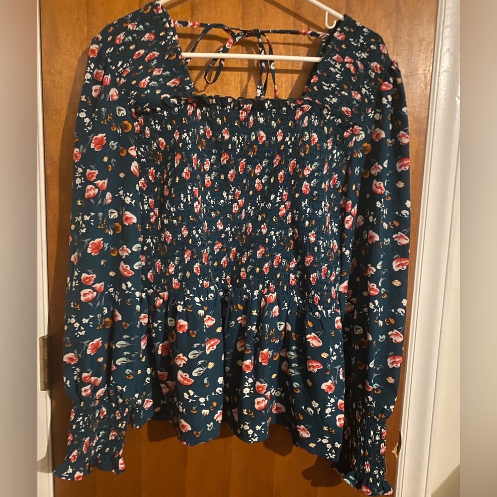 Smocked floral top. Size XL. No brand- purchased from a local boutique.